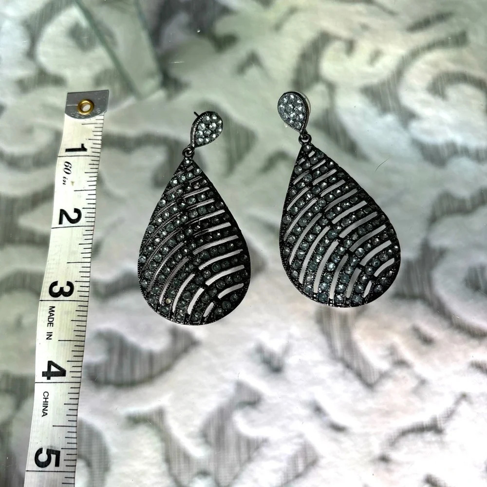 Black Sparkle Teardrop Earrings
